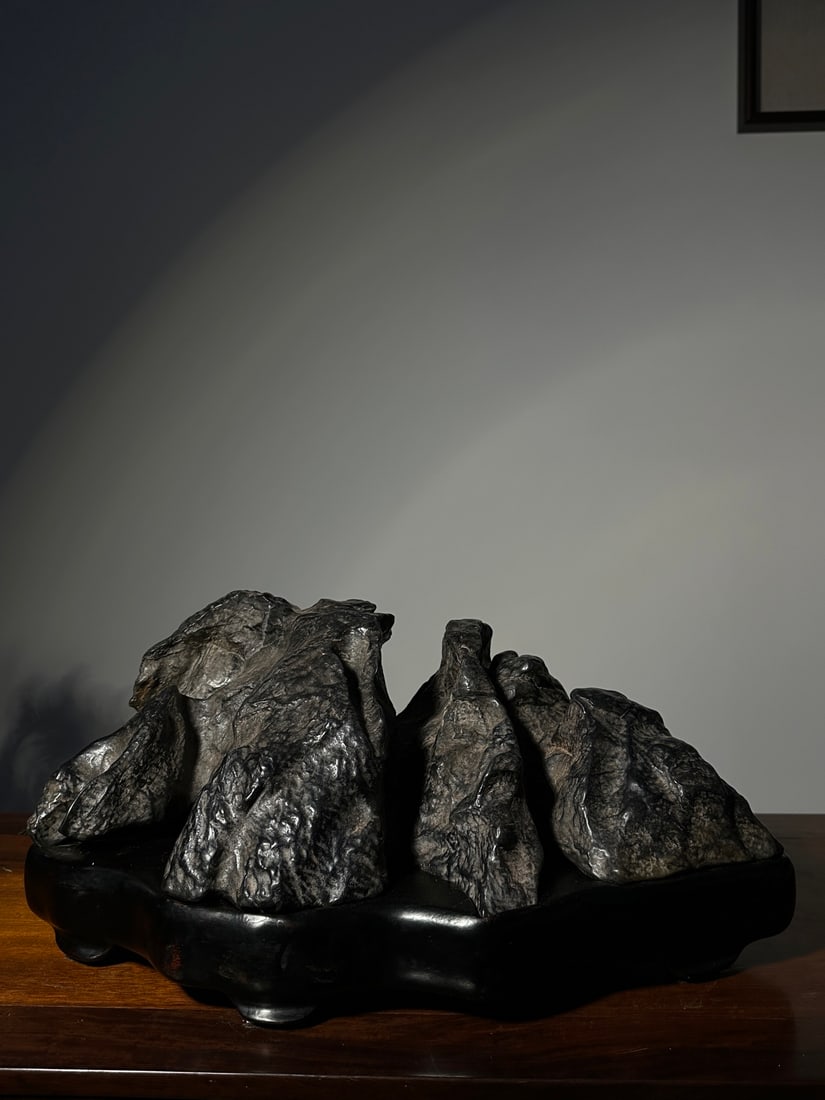 An Exquisite Taihu Stone Rockery Ornament: An Exquisite Taihu Stone Rockery Ornament Qing Dynasty, China Size:18.9inx8.7inx11.8in太湖石山子摆件 中国清代 Size:48cmx22cmx30cm