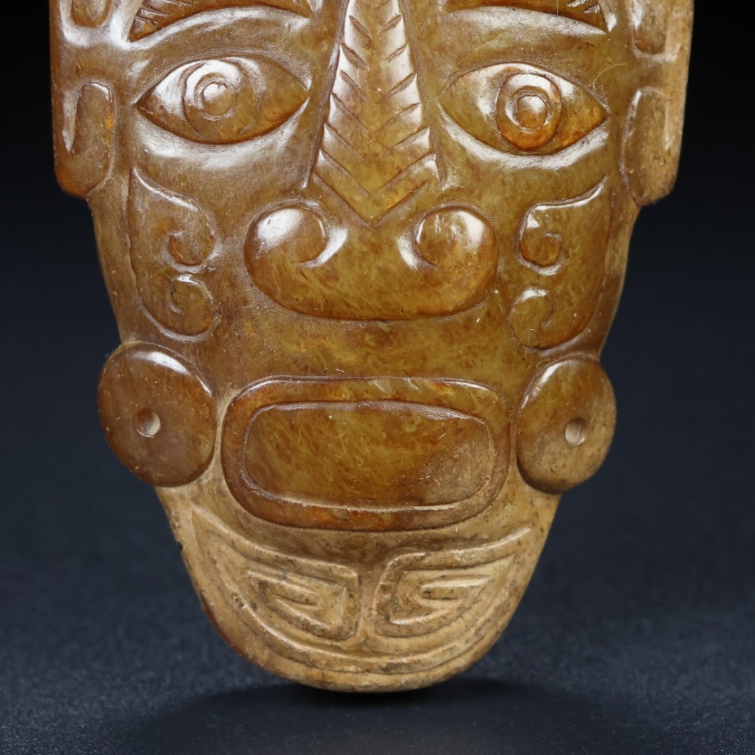 An Exquisite White Jade Human Face Pattern Ornament - 3