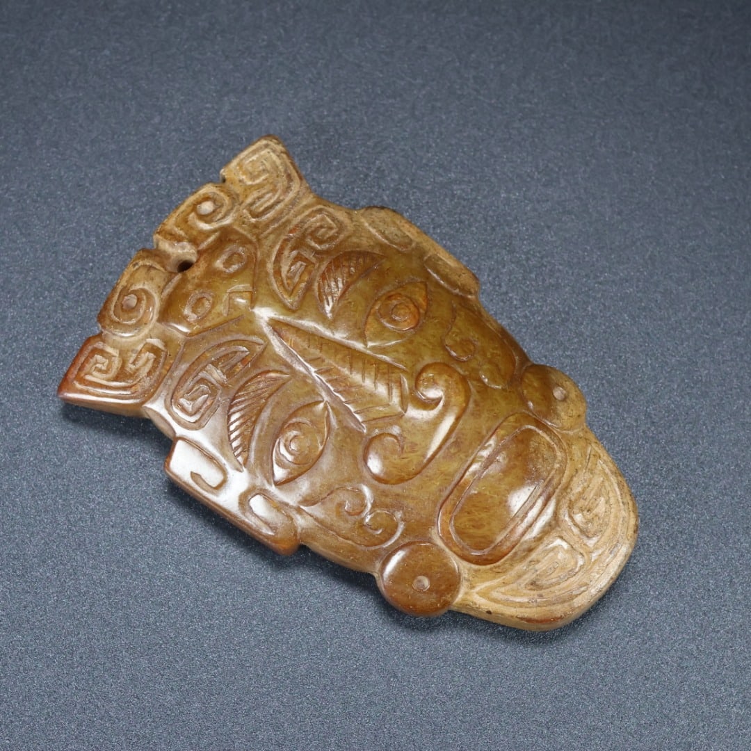 An Exquisite White Jade Human Face Pattern Ornament - 7