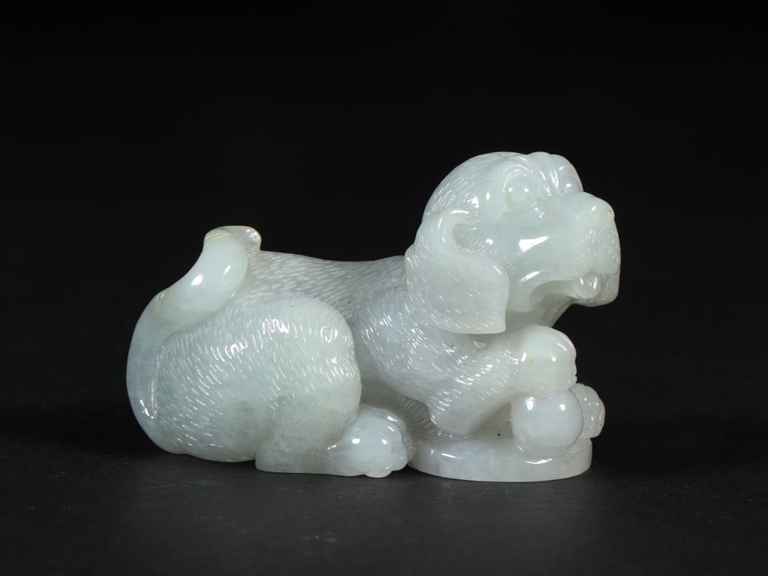 An Exquisite Jadeite Dog Ornament: An Exquisite Jadeite Dog Ornament Qing Dynasty, China Size:2.4inx1.4inx1.6in Weight:111g翡翠旺财 中国清代 Size:6.2cmx3.5cmx4cm Weight:111g