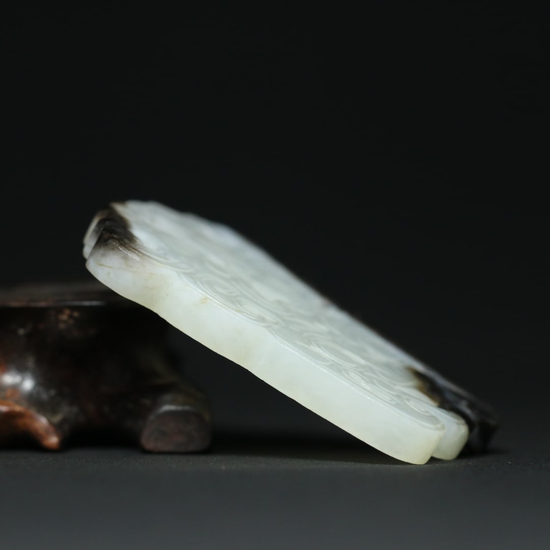 An Exquisite White Jade Beast-Face Pattern Pendant - 3