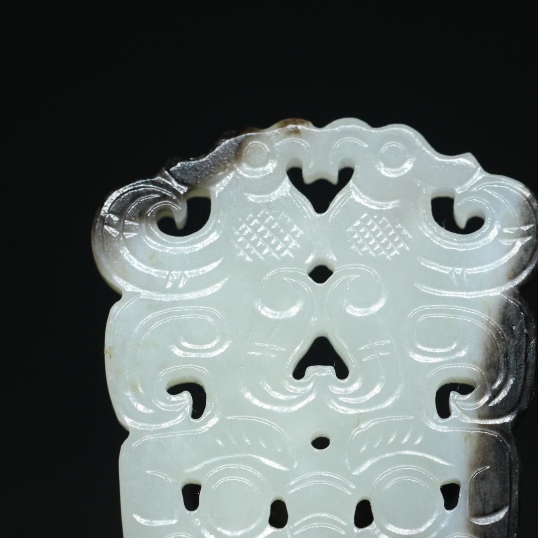 An Exquisite White Jade Beast-Face Pattern Pendant - 4