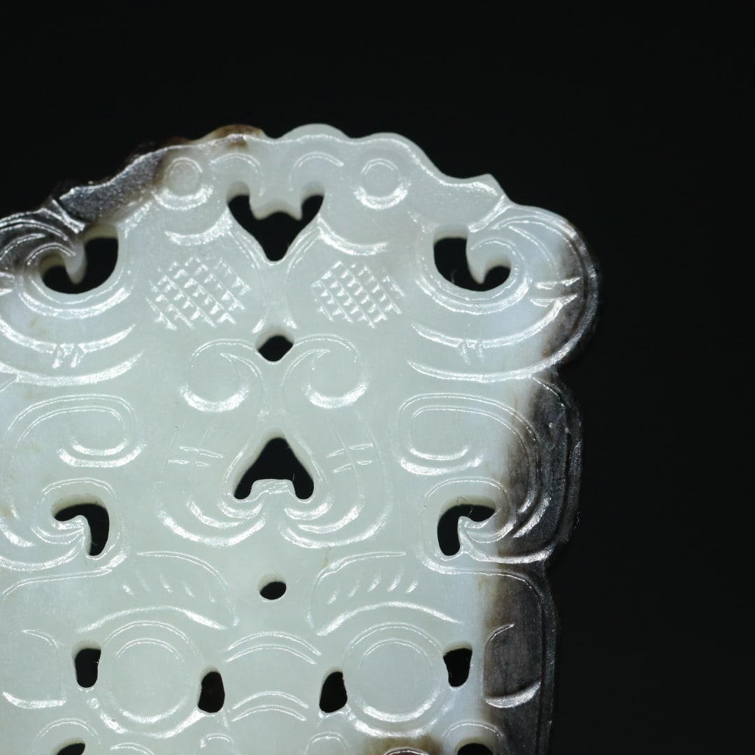 An Exquisite White Jade Beast-Face Pattern Pendant - 5