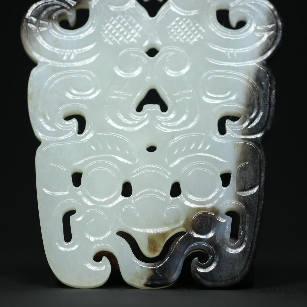 An Exquisite White Jade Beast-Face Pattern Pendant - 7