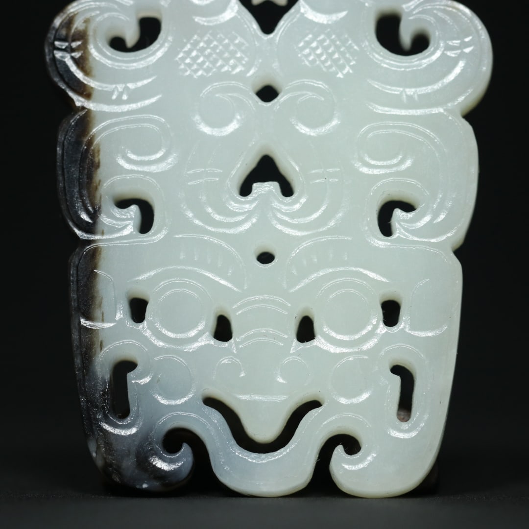 An Exquisite White Jade Beast-Face Pattern Pendant - 9