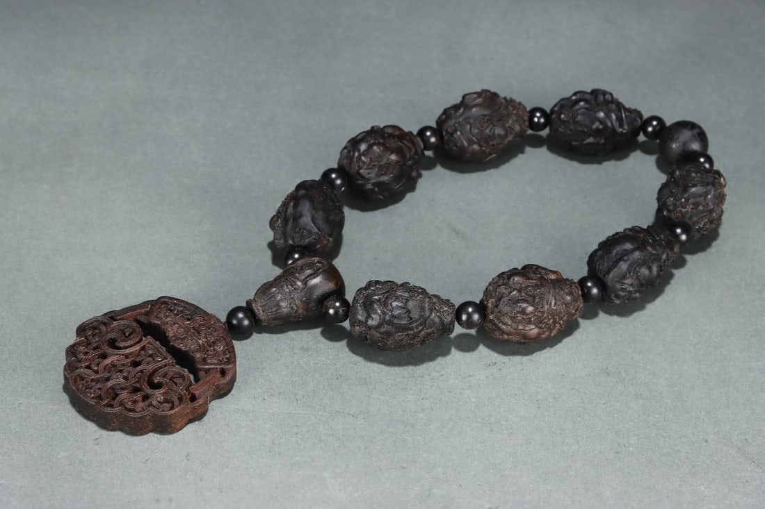An Exquisite Eaglewood Bracelets - 3