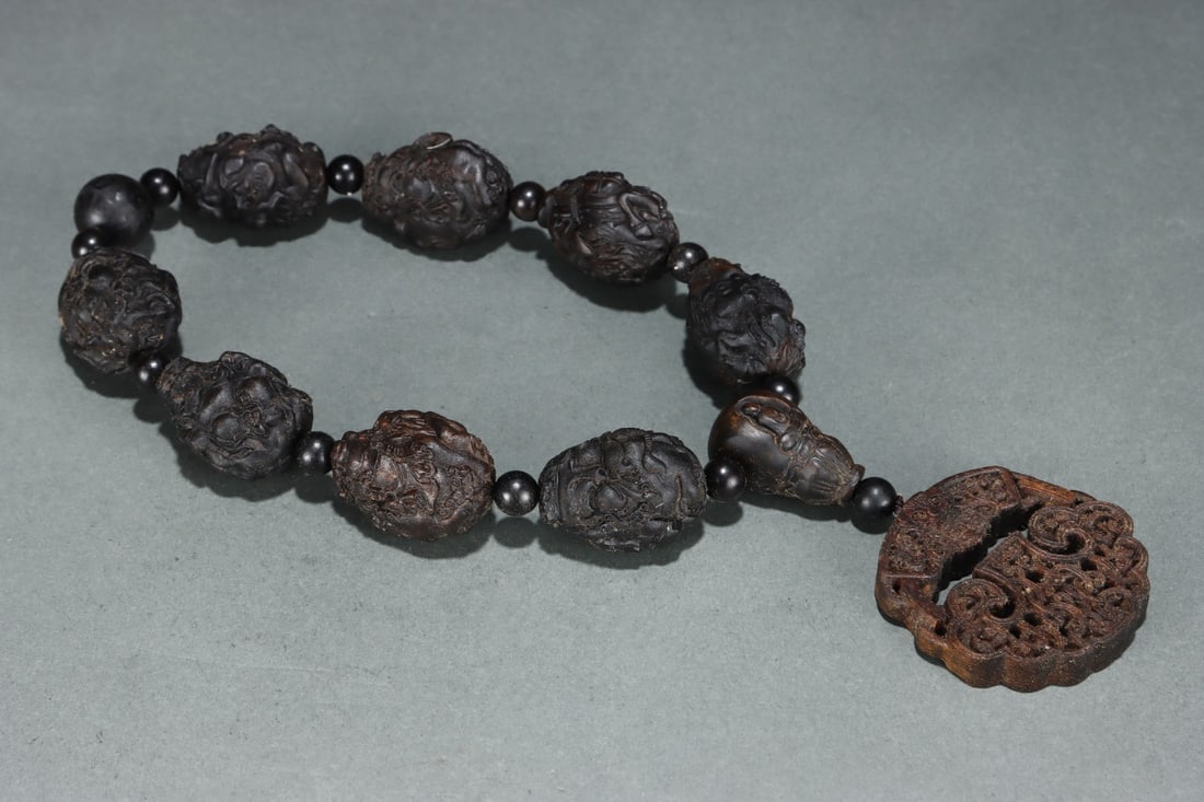 An Exquisite Eaglewood Bracelets - 4