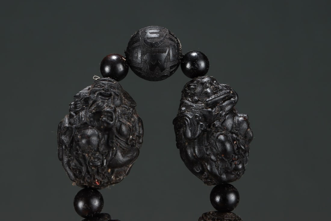 An Exquisite Eaglewood Bracelets - 5