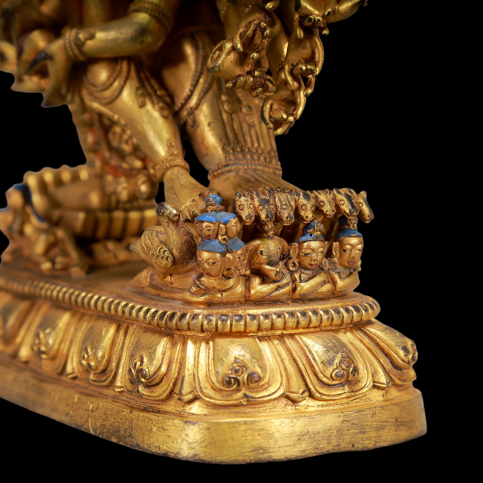 An Exquisite Gilt Bronze Statue of Vajra - 8