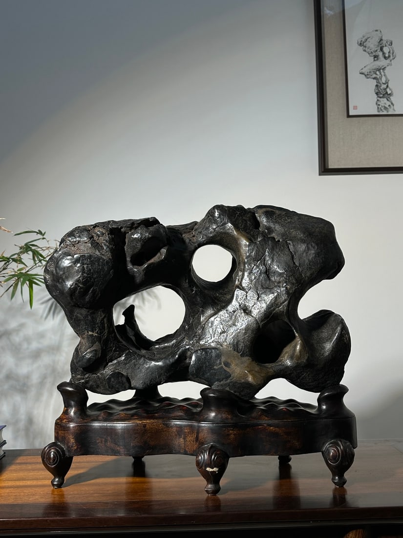 An Exquisite Taihu Stone Ornament: An Exquisite Taihu Stone Ornament Qing Dynasty, China Size:20.5inx18.5inx9.4in太湖石摆件 中国清代 Size:52cmx47cmx24cm