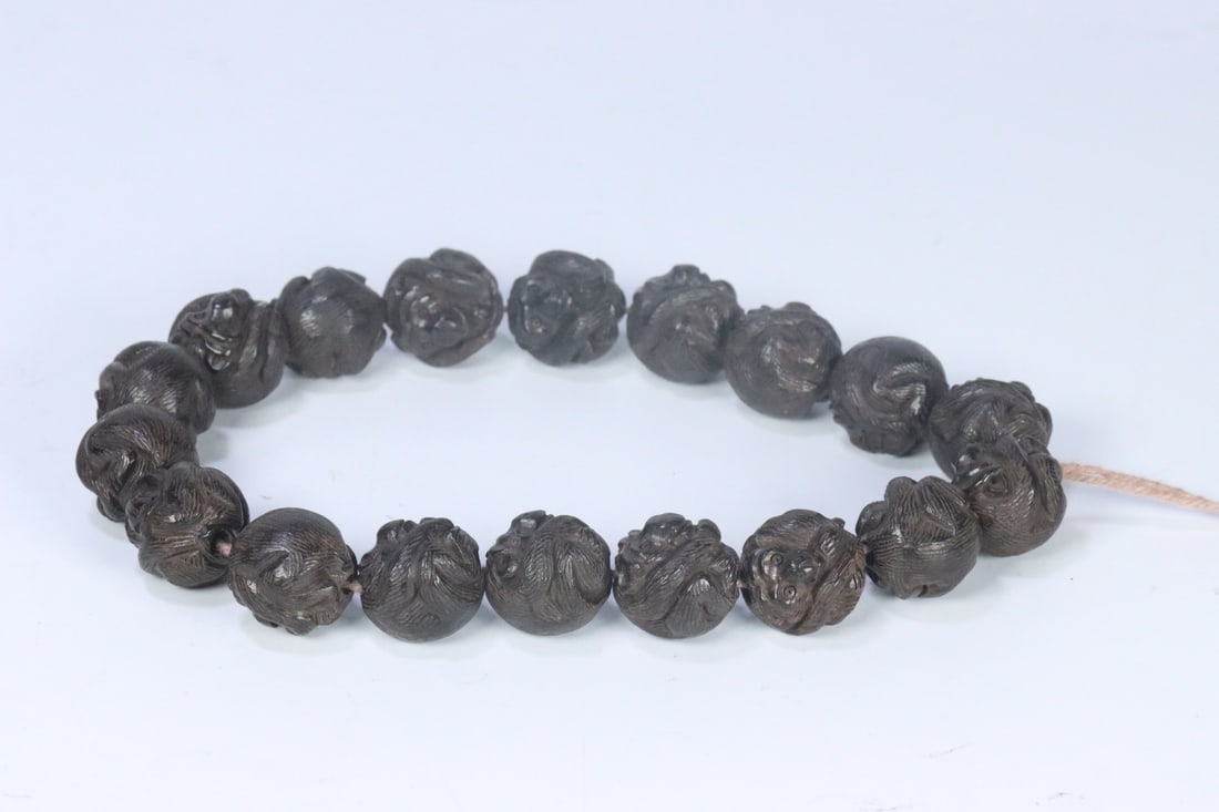 An Exquisite Eaglewood Bracelets - 2