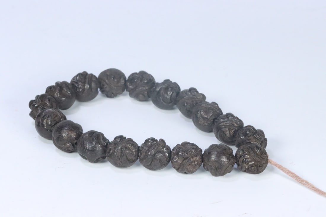 An Exquisite Eaglewood Bracelets - 3
