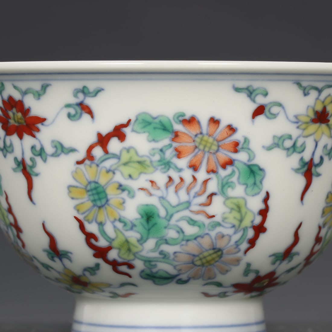 An Exquisite Doucai Lotus Pattern Cup - 3