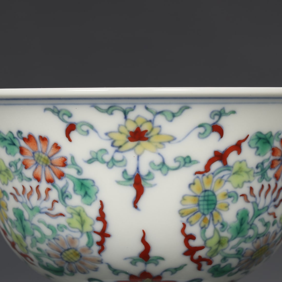 An Exquisite Doucai Lotus Pattern Cup - 5