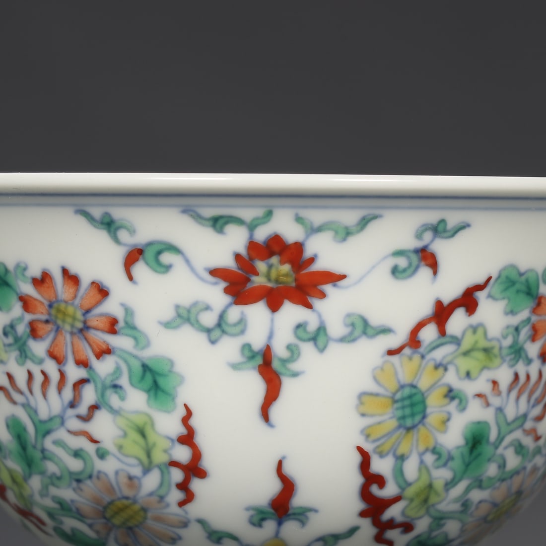 An Exquisite Doucai Lotus Pattern Cup - 7