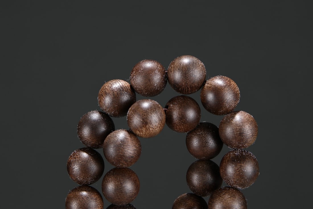 An Exquisite Eaglewood Bracelets - 9