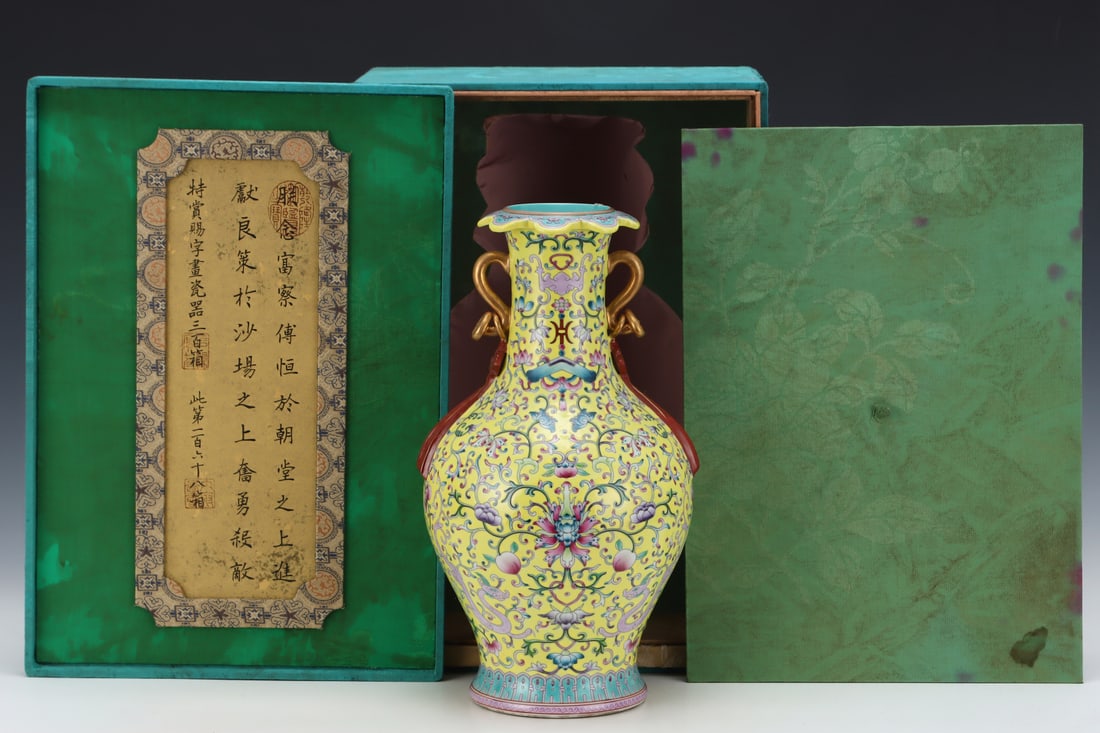 An Exquisite Enamel Lotus Pattern Bats and Peach Pattern Double-Ears Vase: An Exquisite Enamel Lotus Pattern Bats and Peach Pattern Double-Ears Vase Qing Dynasty, China Qianlong Six-character Mark Size:13.9inx8.1in珐琅彩缠枝莲纹å
