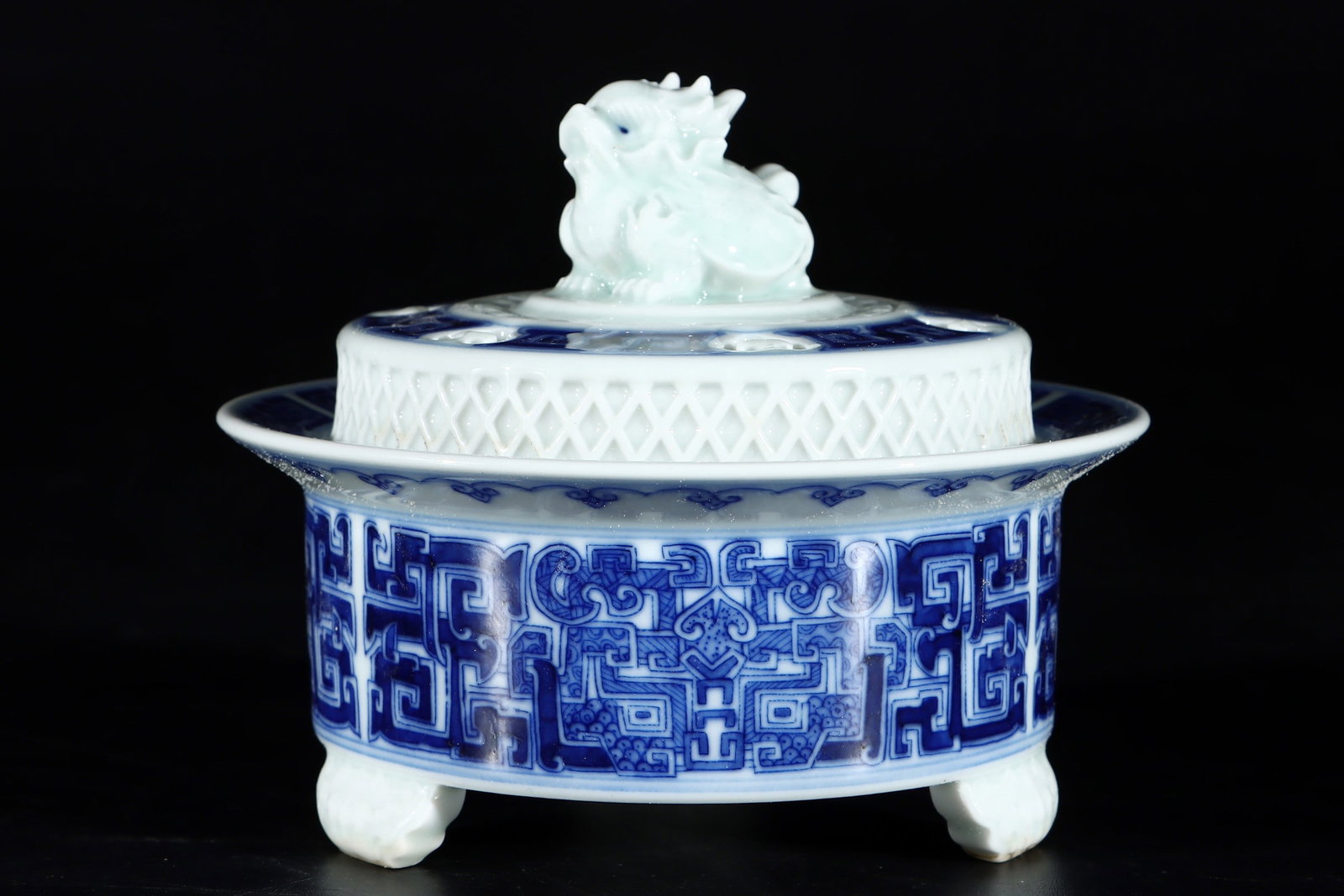 An Exquisite Blue and White Dragon Pattern Tripod Censer ? (1 of 9)