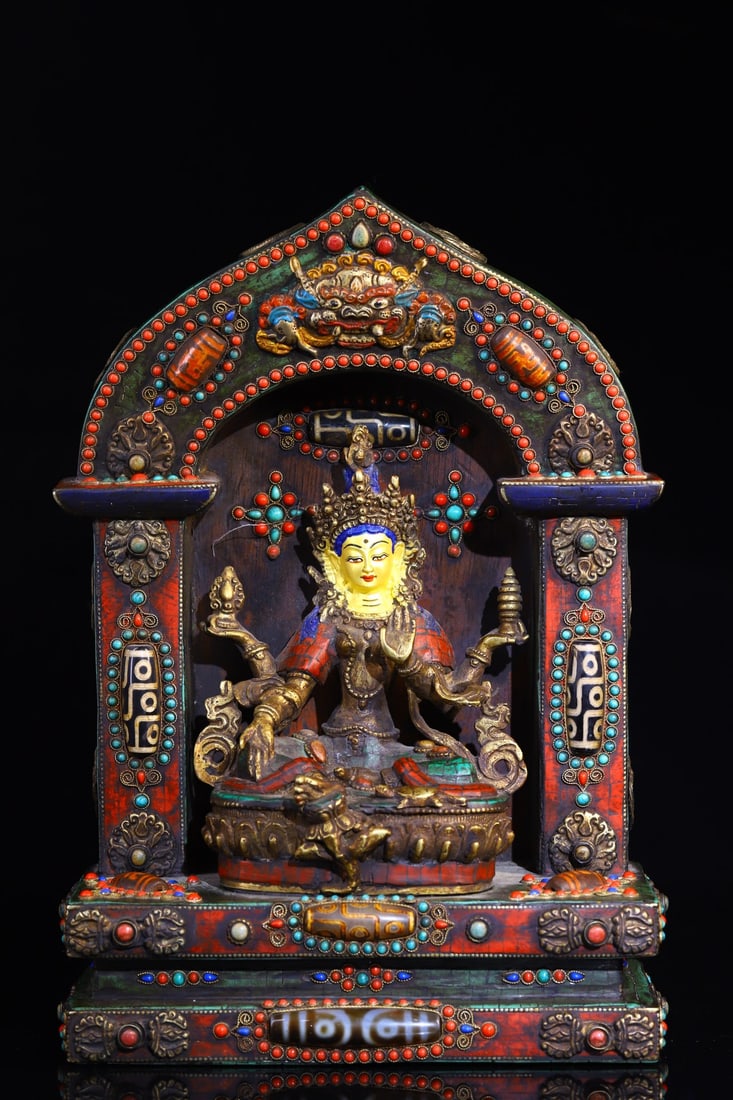 An Exquisite Wood Inlaid Gems Dzi Bead Niche: An Exquisite Wood Inlaid Gems Dzi Bead Niche Qing Dynasty, China Size:12.2inx8.3in Weight:2660g掐丝嵌宝石天珠佛龛 中国清代