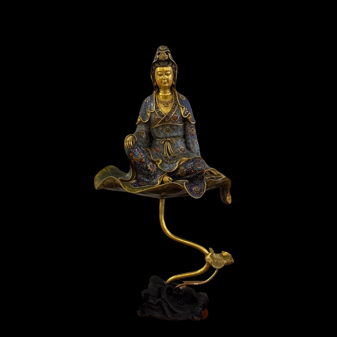 An Exquisite Cloisonne Statue of Avalokitesvara: An Exquisite Cloisonne Statue of Avalokitesvara Qing Dynasty, China Qianlong Four-character Mark Size:31.5inx16.5inx11.4in Weight:15.7kg景泰蓝自在观音 中