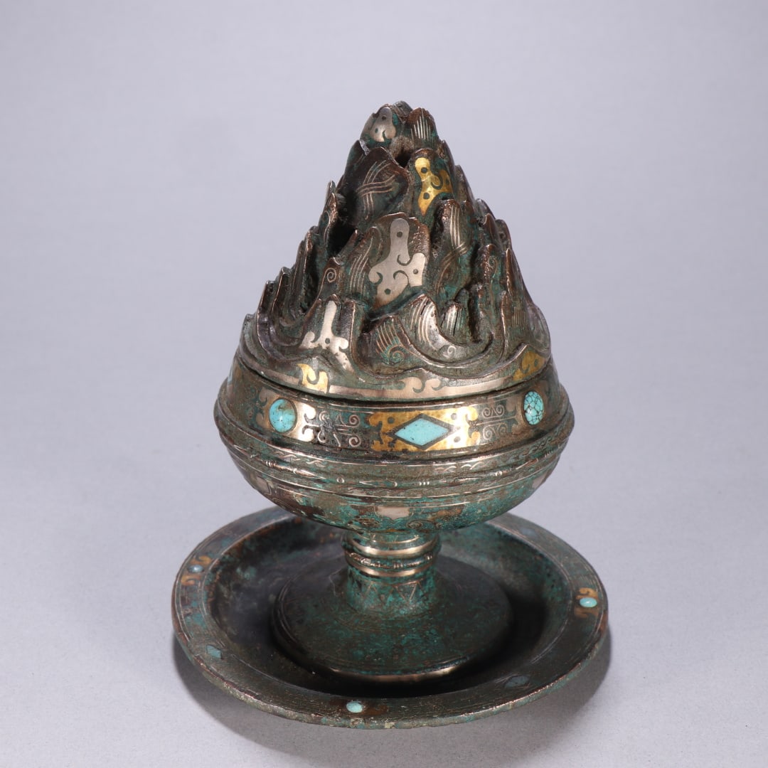An Exquisite Bronze Inlaid Gold and Silver Inlaid Gems Censer: An Exquisite Bronze Inlaid Gold and Silver Inlaid Gems Censer Han Dynasty, China Size:5.5inx4.5in Weight:870.2g青铜器错金银博山炉 中国