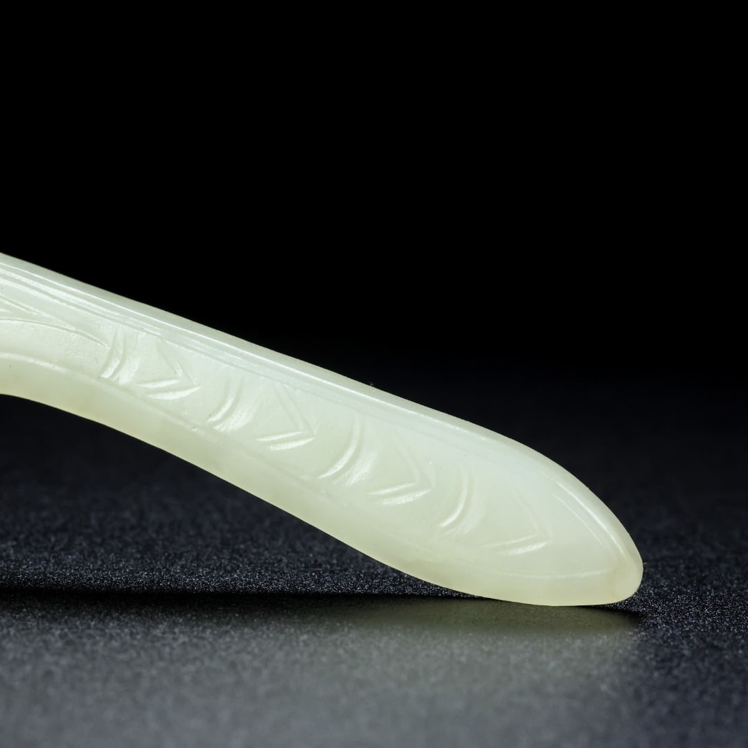 An Exquisite White Jade Dragon Pattern Knife - 3