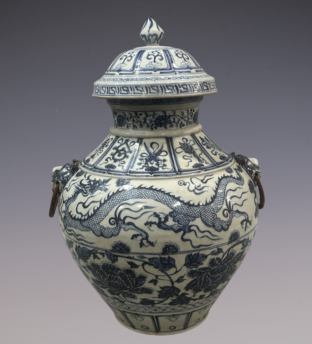 An Exquisite Blue and White Lotus Pattern Dragon Pattern Double-Ears Jar: An Exquisite Blue and White Lotus Pattern Dragon Pattern Double-Ears Jar Yuan Dynasty, China Size:18.7in青花缠枝莲龙纹大罐