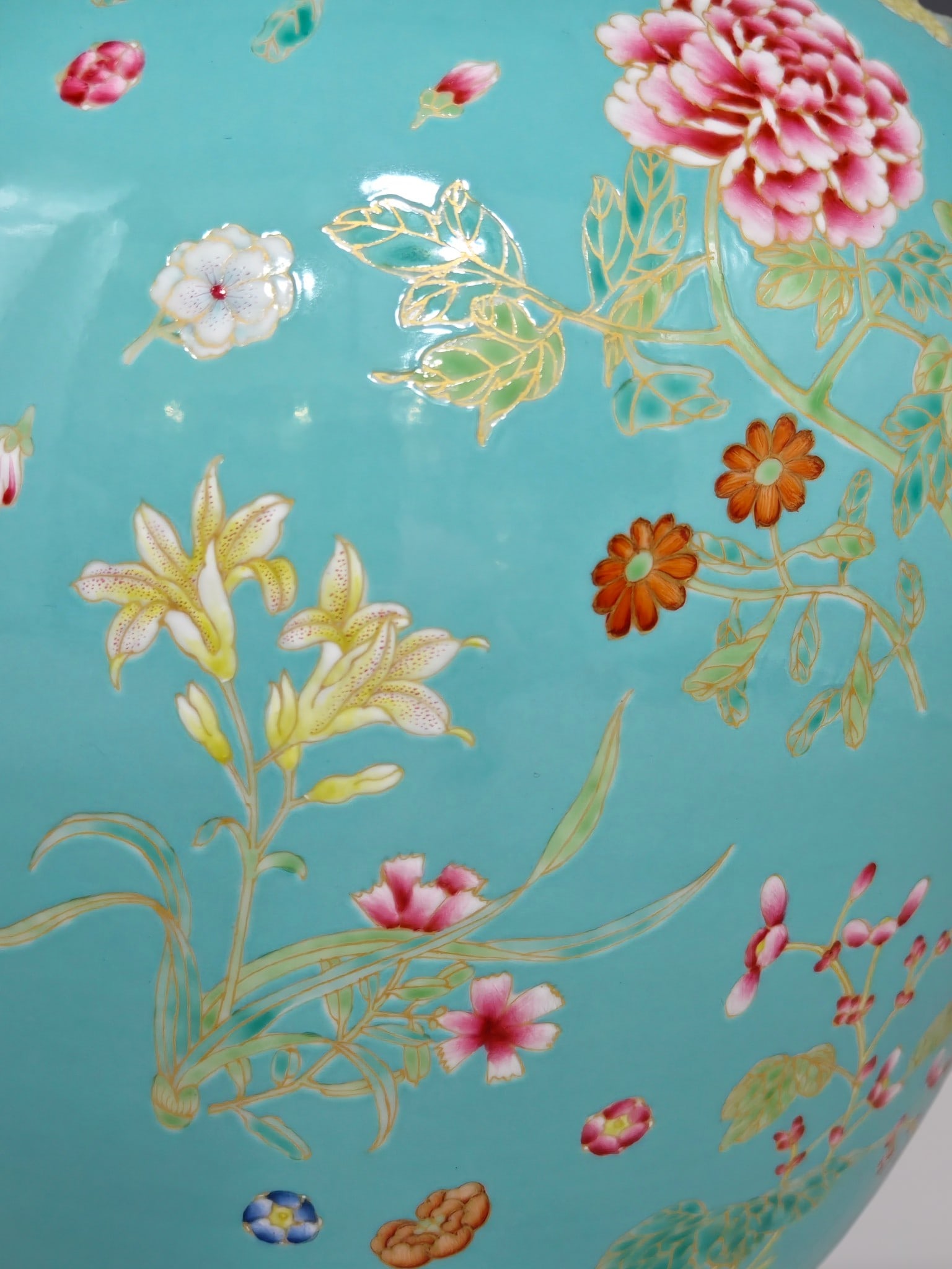 An Exquisite Enamel Flower Pattern Jar - 7