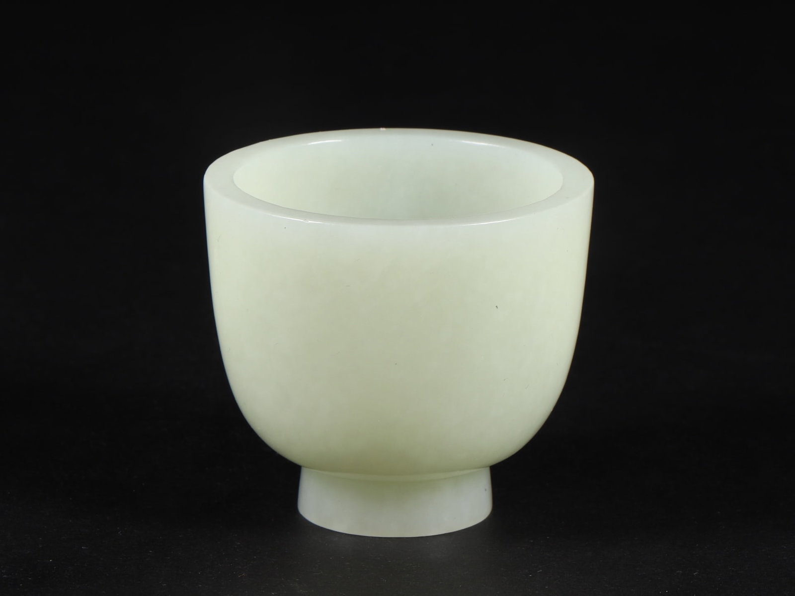 An Exquisite White Jade Cup - 2