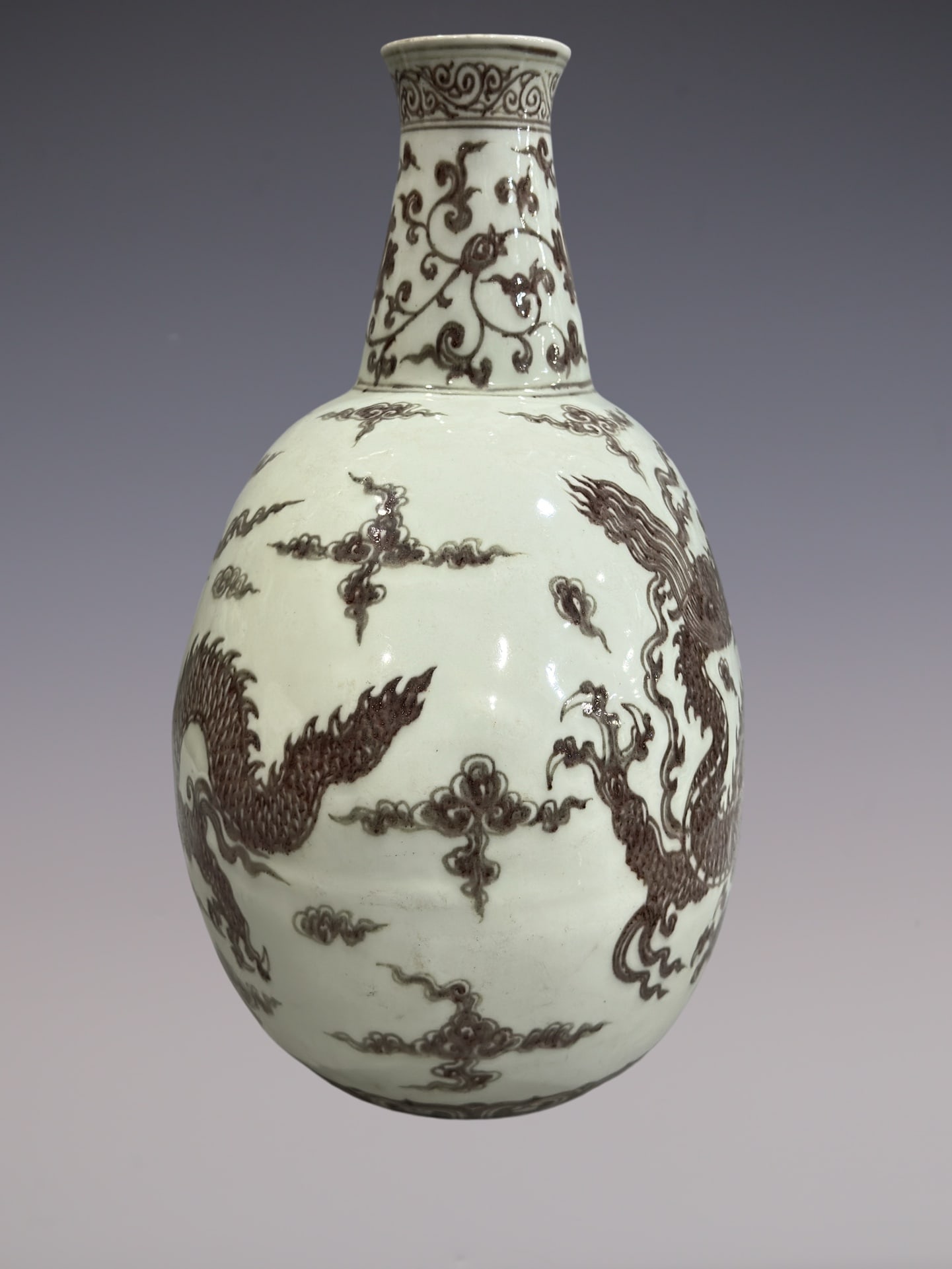 An Exquisite Underglaze-Red Lotus Pattern Dragon Pattern Vase - 4