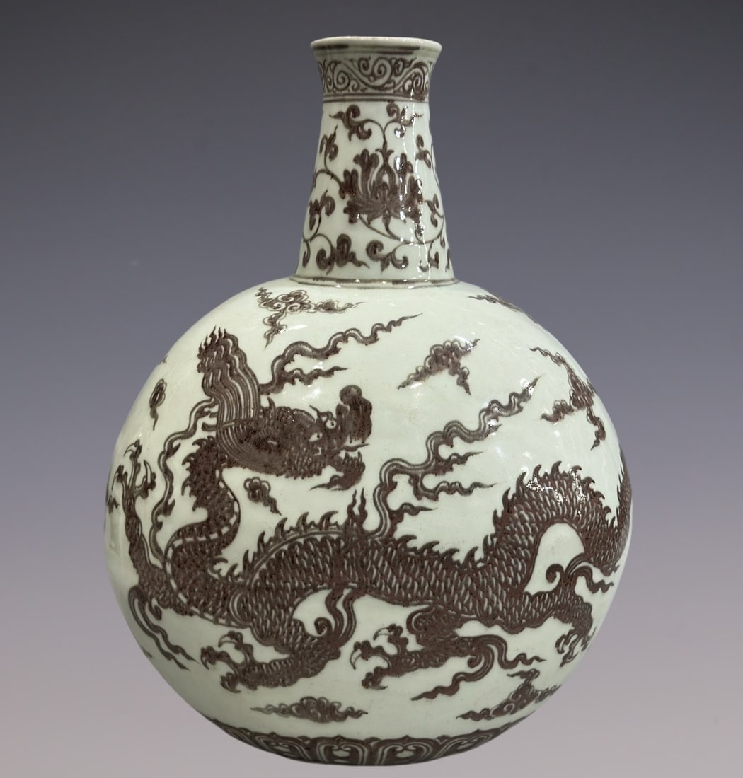 An Exquisite Underglaze-Red Lotus Pattern Dragon Pattern Vase - 5