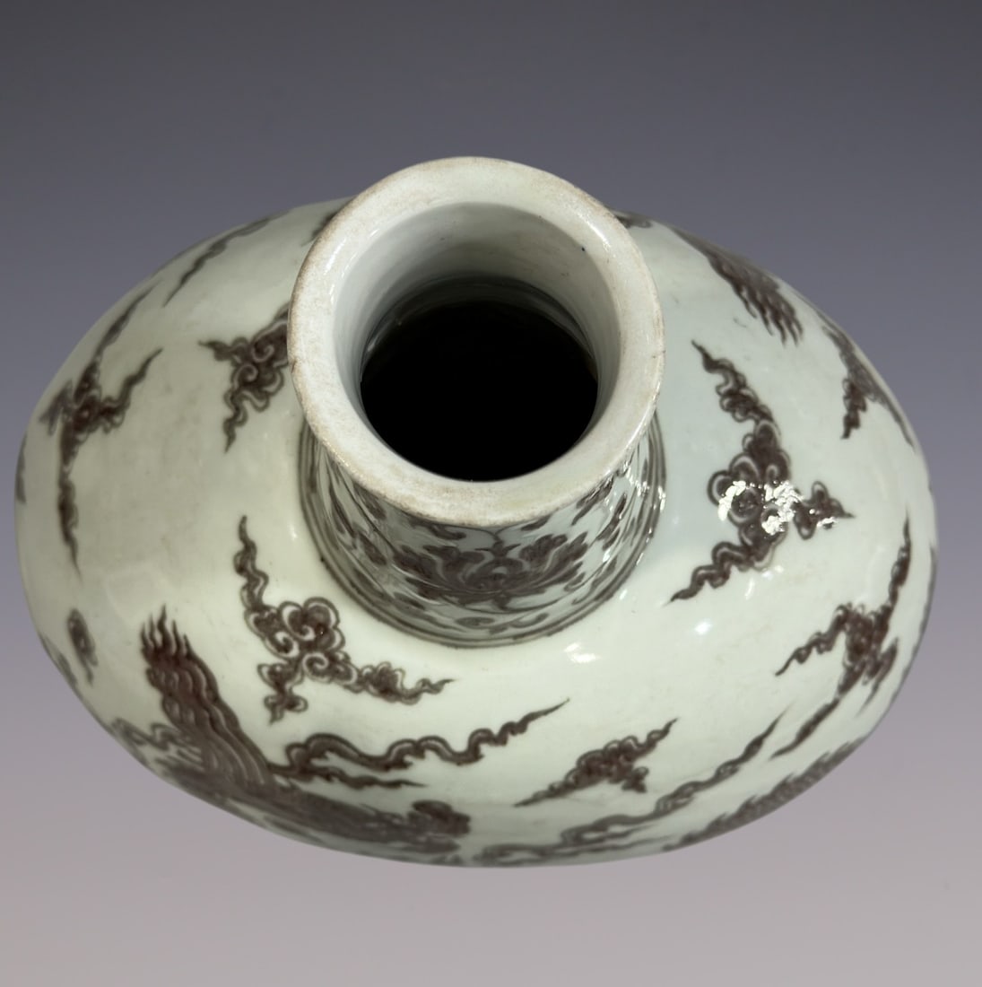 An Exquisite Underglaze-Red Lotus Pattern Dragon Pattern Vase - 7