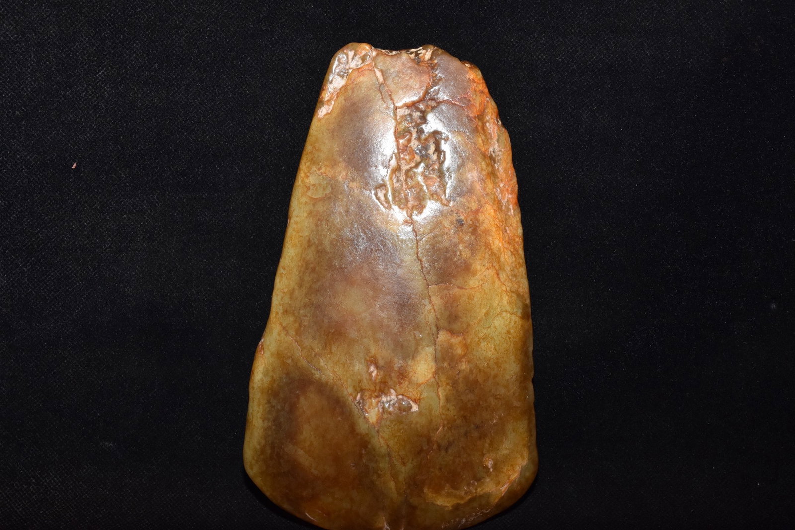 An Exquisite White Jade Ornament: An Exquisite White Jade Ornament Hong Shan Culture Size:7.3inx4.1in Weight:840g白玉斧头 红山文化 Size:18.5cmx10.5cm Weight:840g