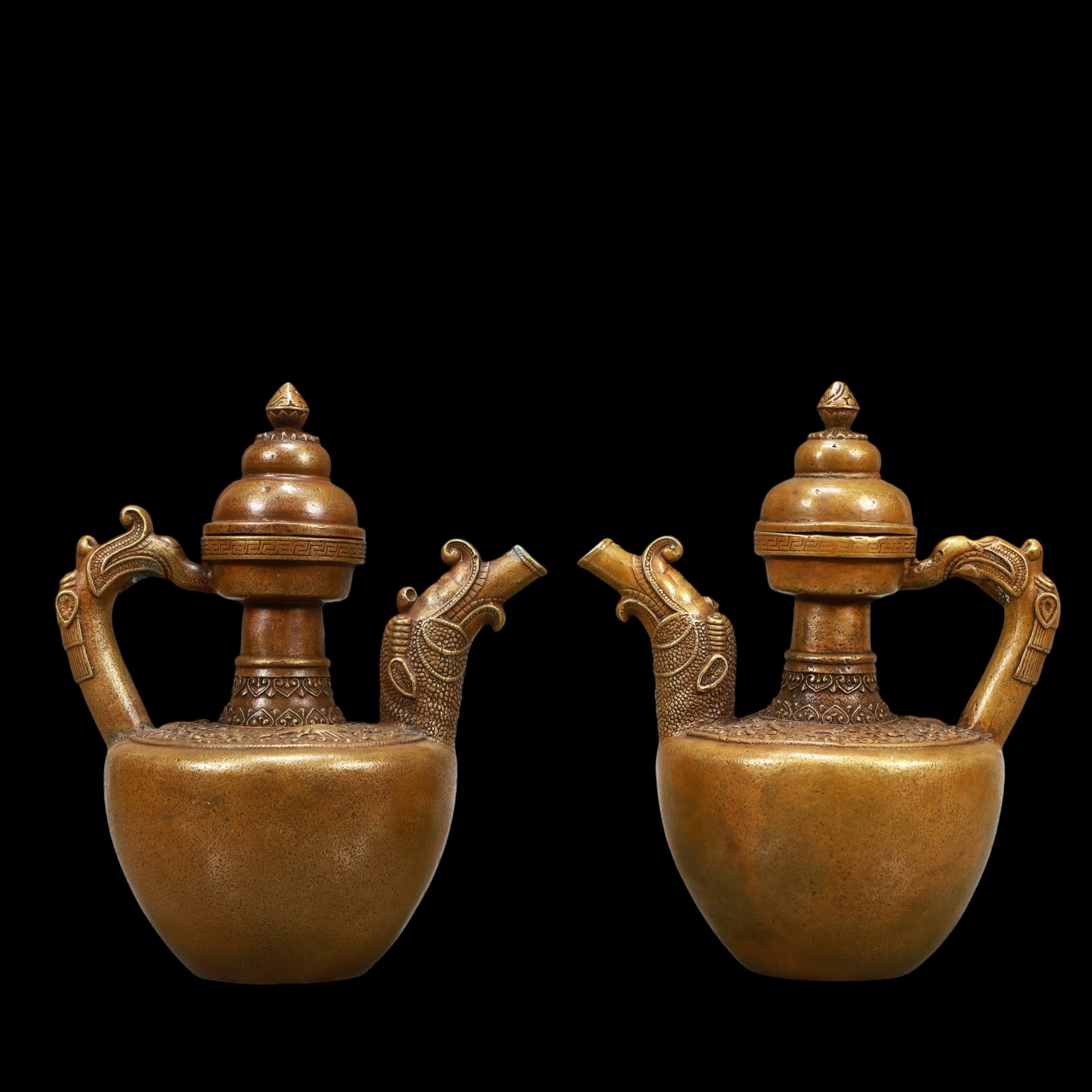 A Exquisite A pair of Coppery Crane Pattern Ewer: A Exquisite A pair of Coppery Crane Pattern Ewer Ming Dynasty, China Size:7.5inx1.2inx9.4in Weight:2950g一对铜鹤纹执壶 中国明代 Size:1