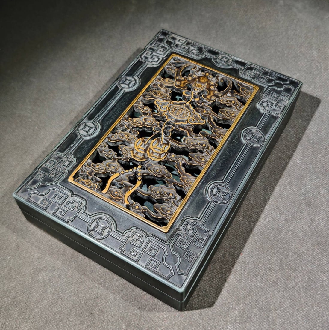 An Exquisite Bats and Peach Pattern with poem Inkstone: An Exquisite Bats and Peach Pattern with poem Inkstone Qing Dynasty, China Size:8.3inx5.6inx2in福寿纹诗文砚台 中国清代 Size:21cmx14.2c