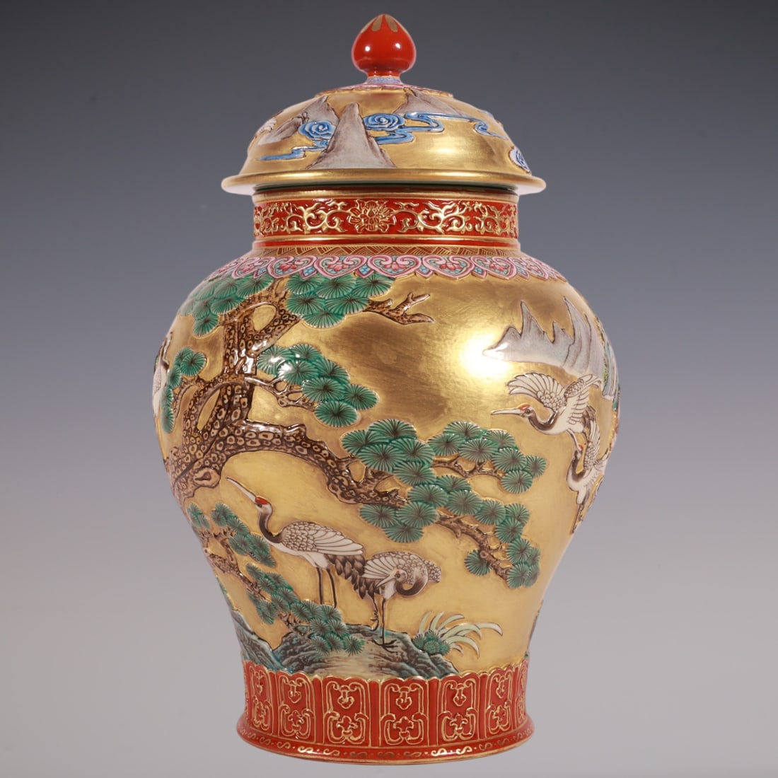 An Exquisite Enamel Pine and Crane Pattern Lotus Pattern Tea Caddy - 4
