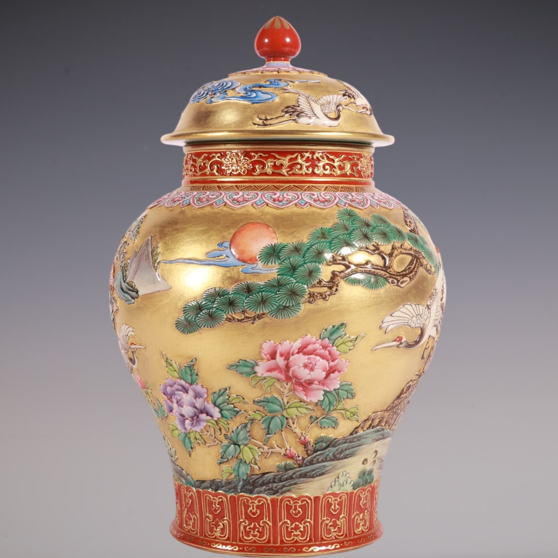 An Exquisite Enamel Pine and Crane Pattern Lotus Pattern Tea Caddy - 6