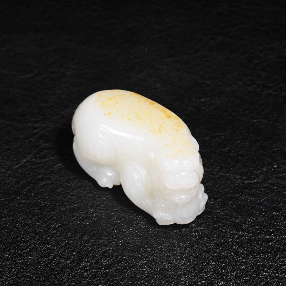 An Exquisite White Jade Auspicious Beast Ornament: An Exquisite White Jade Auspicious Beast Ornament Qing Dynasty, China Size:1.3inx2.4inx1.2in Weight:106g白玉貔貅雕件 中国清代