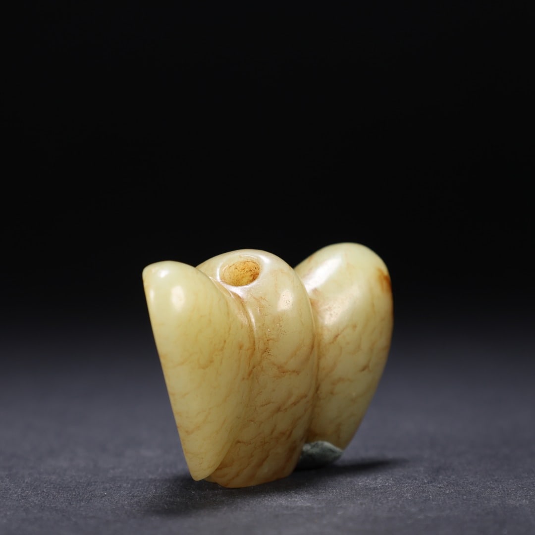 An Exquisite White Jade Ornament - 4
