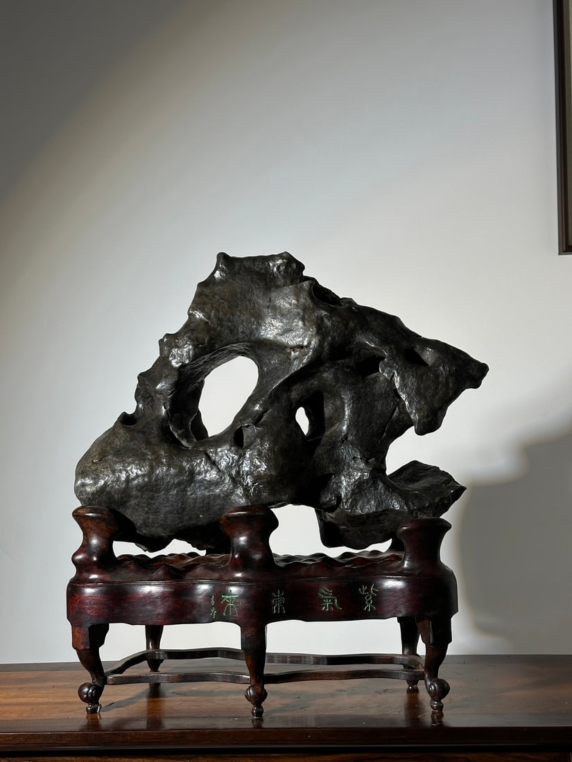An Exquisite Taihu Stone Ornament: An Exquisite Taihu Stone Ornament Qing Dynasty, China Size:25.6inx23.6inx9.4in太湖石摆件 中国清代 Size:65cmx60cmx24cm