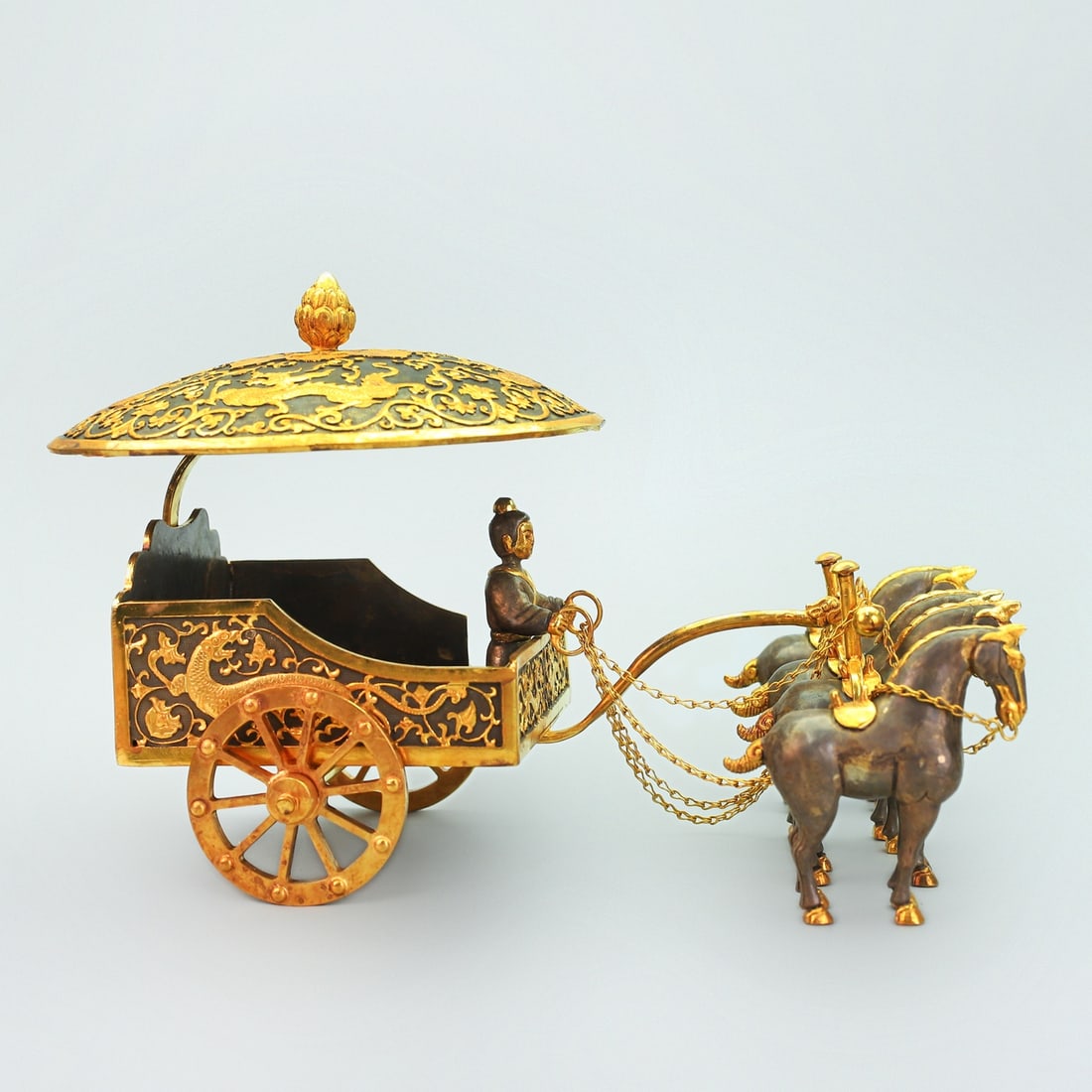 An Exquisite Gilt Bronze Carriage: An Exquisite Gilt Bronze Carriage Tang Dynasty, China Zhenguan Four-character Mark Size:9.4inx??:7.9in Weight:3655g铜鎏金马拉车一辆 中国