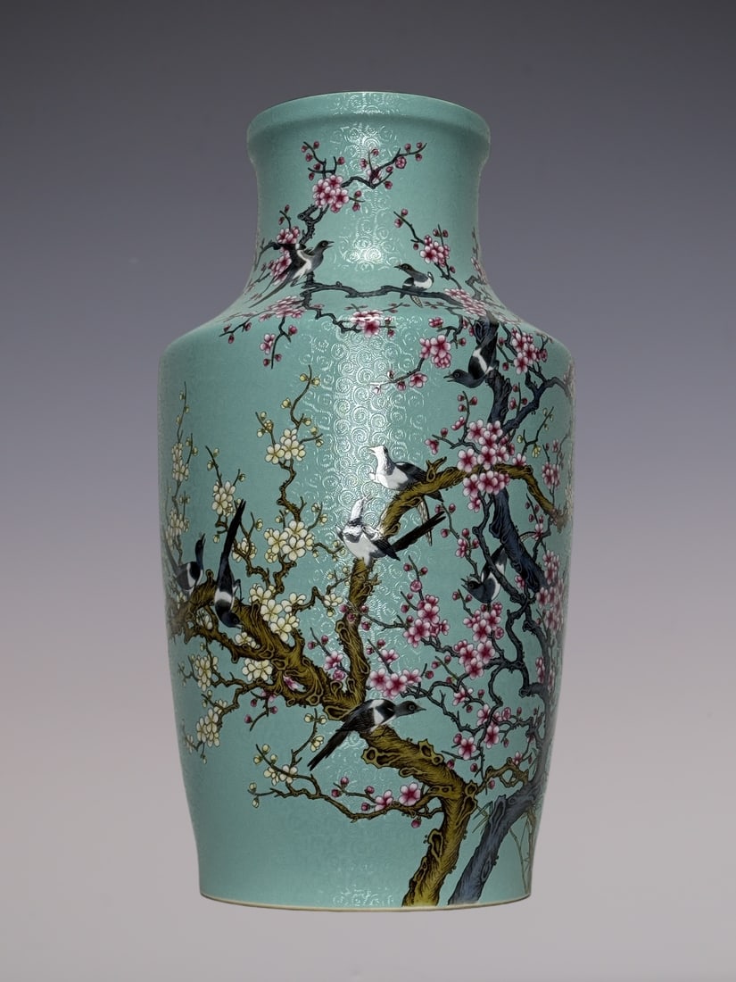 An Exquisite Famille-Rose Green Ground Flower and Bird Pattern Vase: An Exquisite Famille-Rose Green Ground Flower and Bird Pattern Vase Qing Dynasty, China Qianlong Six-character Mark Size:23.6inx13.4in粉彩绿地轧道纹十&#