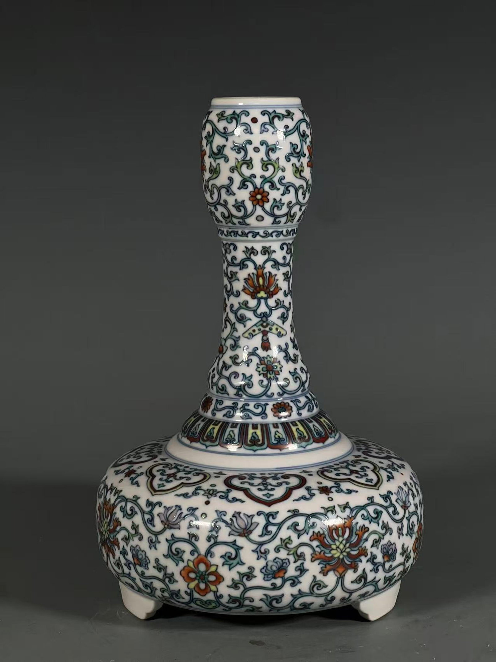 An Exquisite Doucai Lotus Pattern Tripod Vase - 2