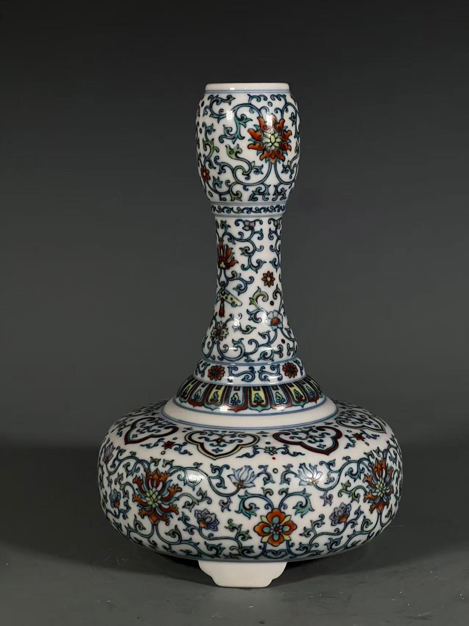 An Exquisite Doucai Lotus Pattern Tripod Vase - 3