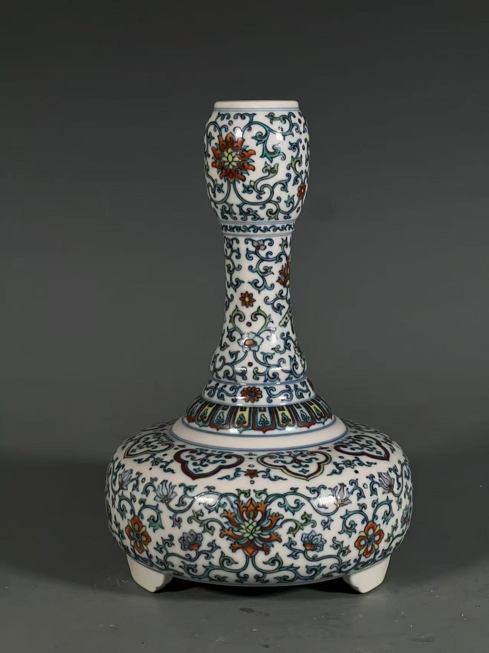 An Exquisite Doucai Lotus Pattern Tripod Vase - 4