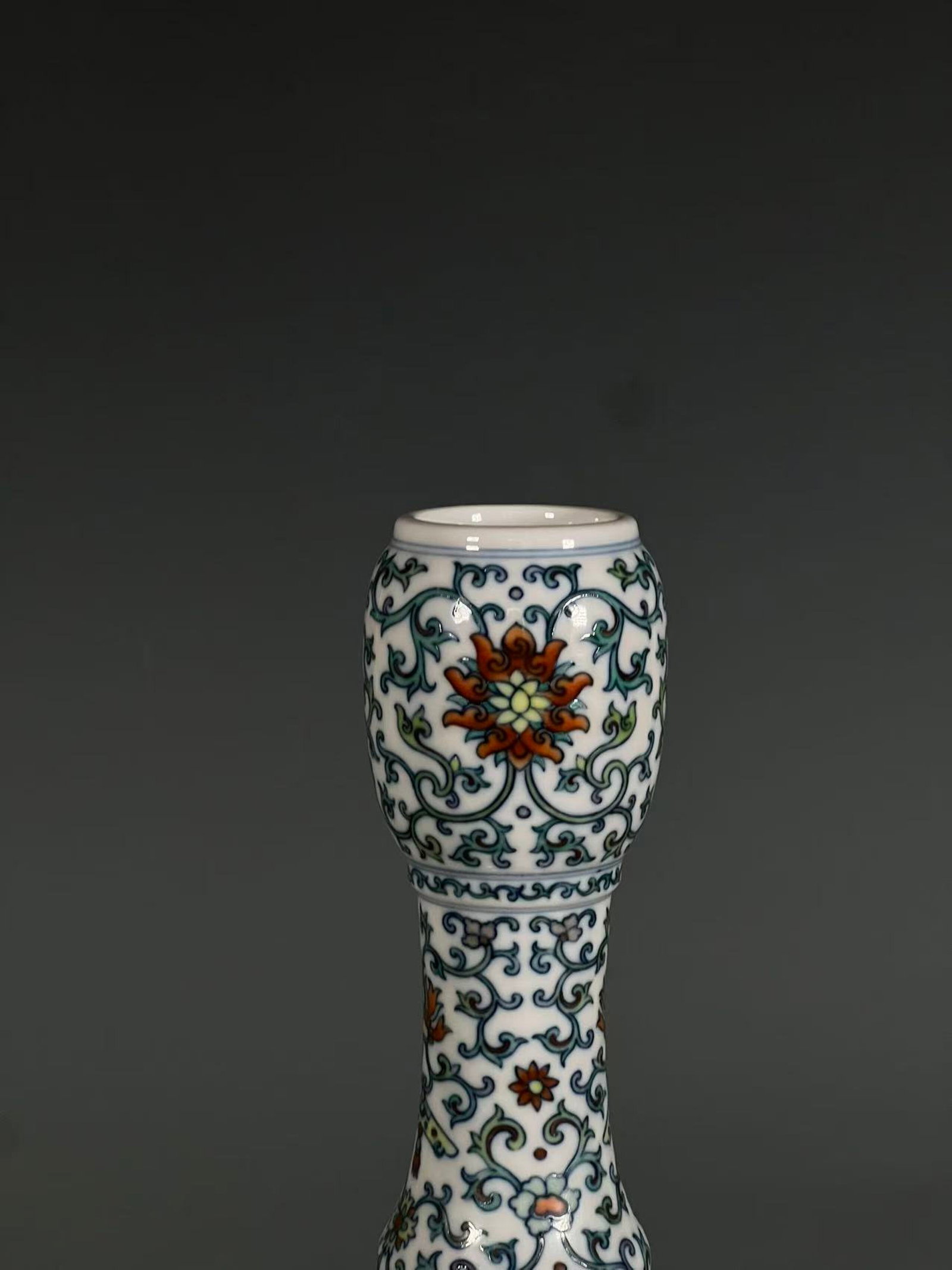 An Exquisite Doucai Lotus Pattern Tripod Vase - 6