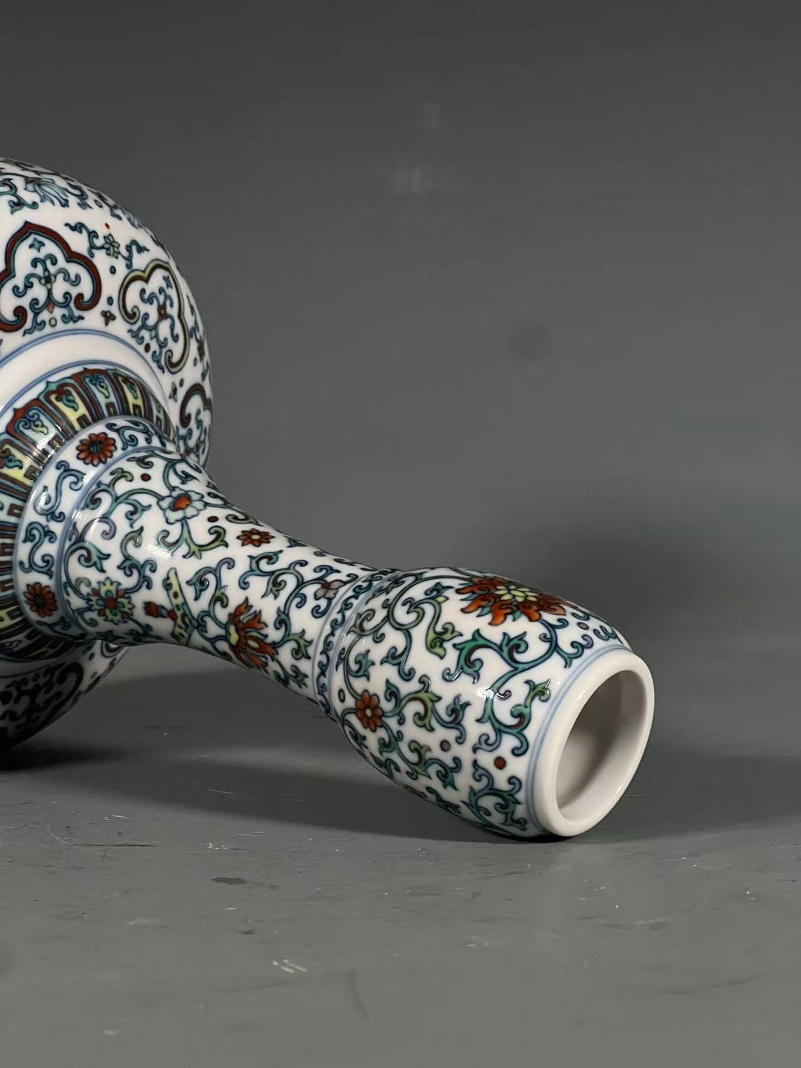An Exquisite Doucai Lotus Pattern Tripod Vase - 7