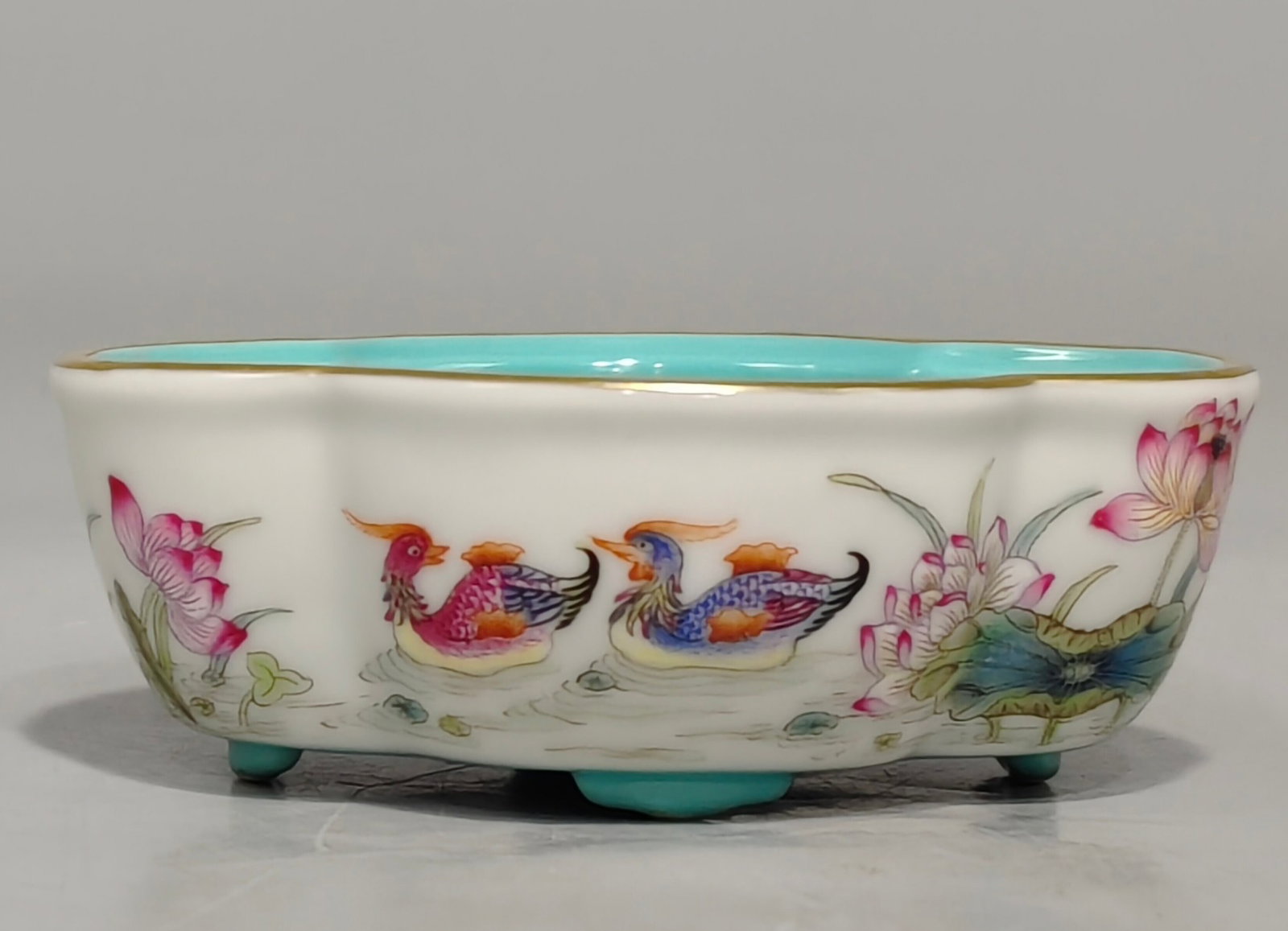 An Exquisite Famille-Rose Flower and Bird Pattern Brush Washer: An Exquisite Famille-Rose Flower and Bird Pattern Brush Washer,Qing Dynasty,China,Qianlong Four-character Mark,Size:1.2inx3.4inx2.5in 粉彩花鸟纹笔洗中&#