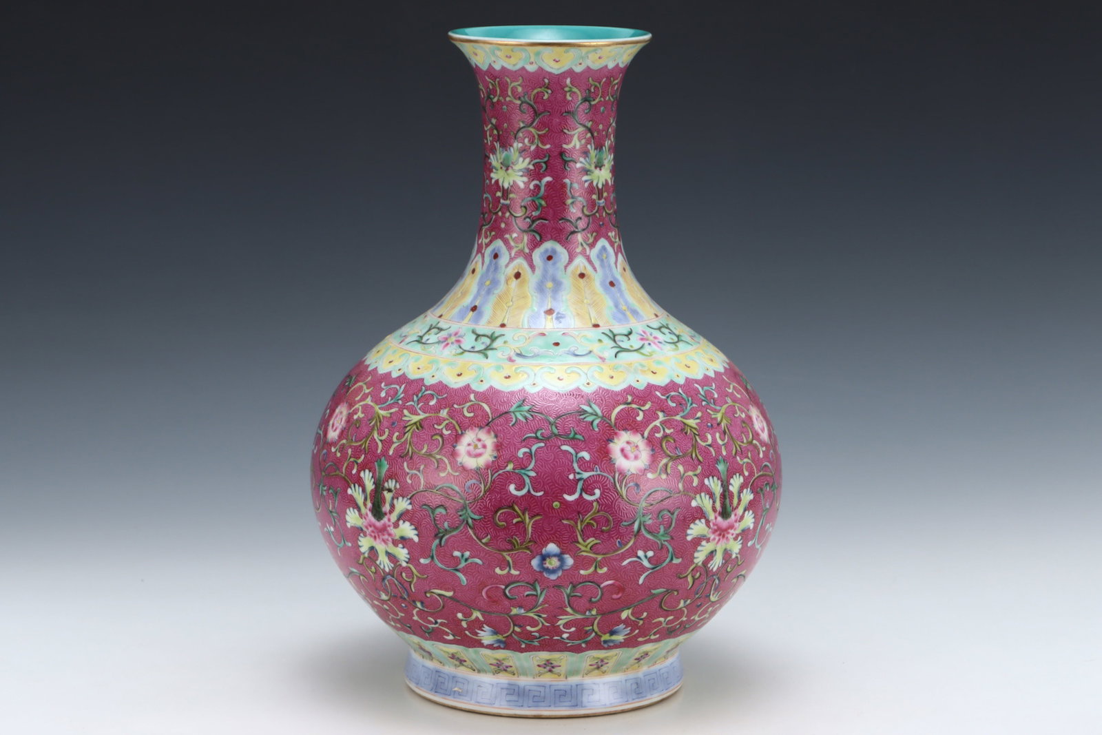 A Huge Enamel Ruby Red-Glazed Lotus Pattern Vase - 3