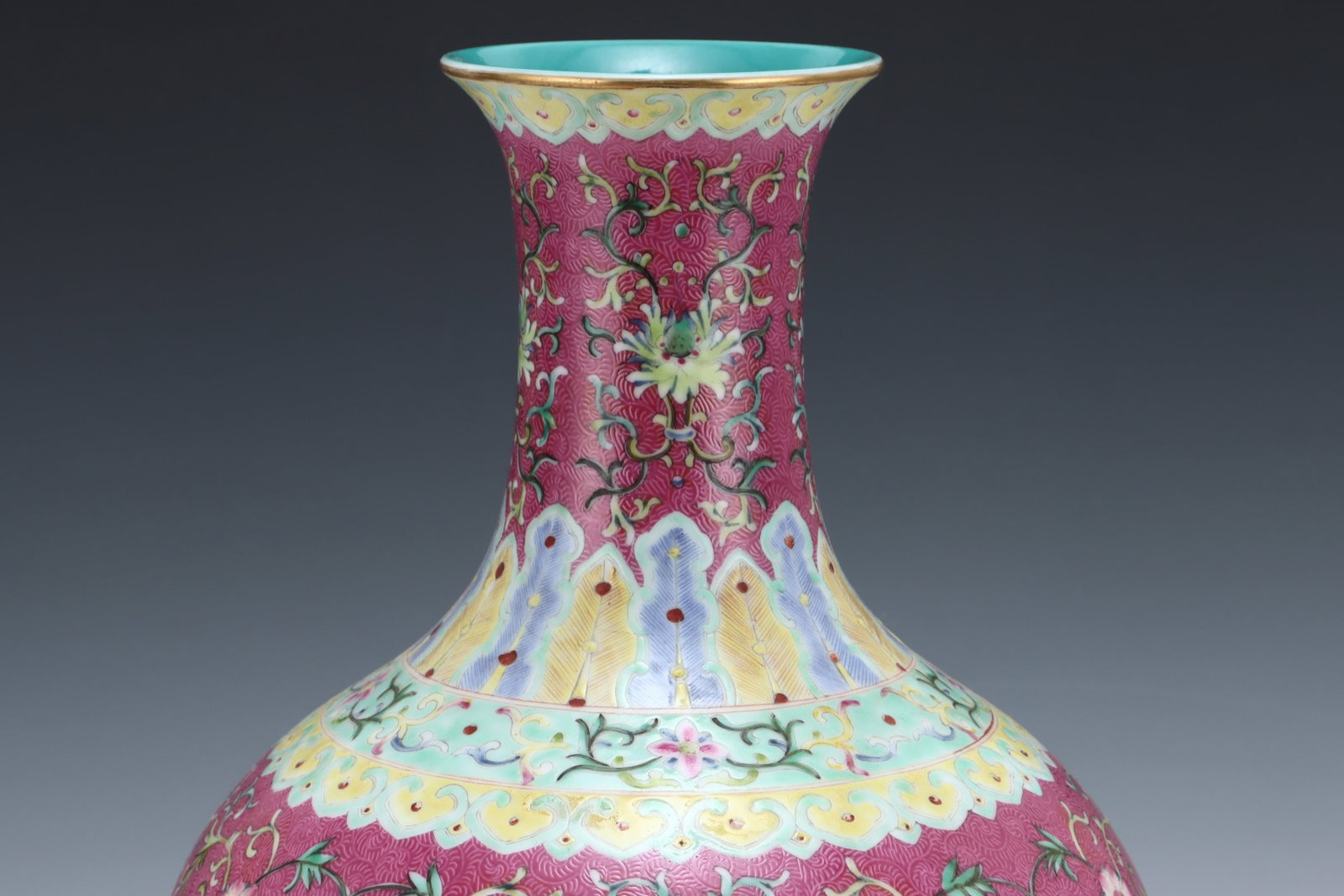 A Huge Enamel Ruby Red-Glazed Lotus Pattern Vase - 4